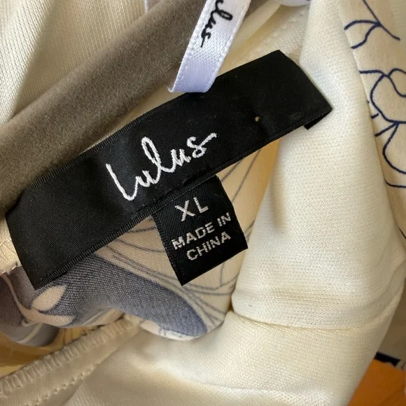 Lulu's Navy and Cream/White Floral Maxi Dress - Picture 5 of 10